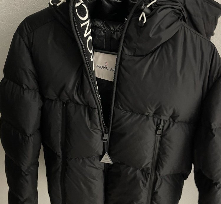 Moncler Montcla Short Down Jacket