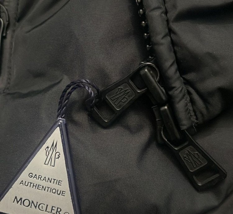 Moncler Montcla Short Down Jacket