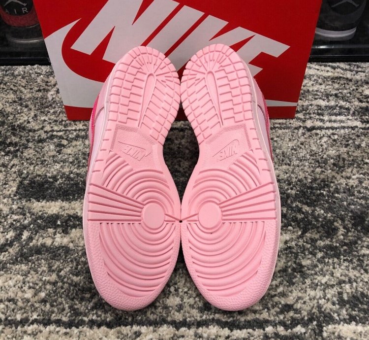 Nike Dunk Low triple Pink gs