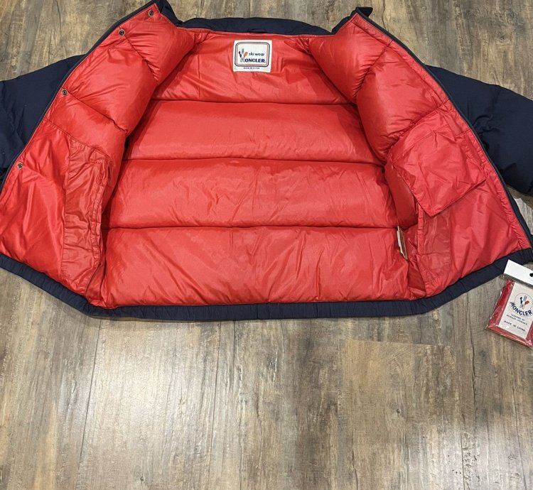 New Moncler Down Puffer Jacket Navy Embroidered Logo Vintage