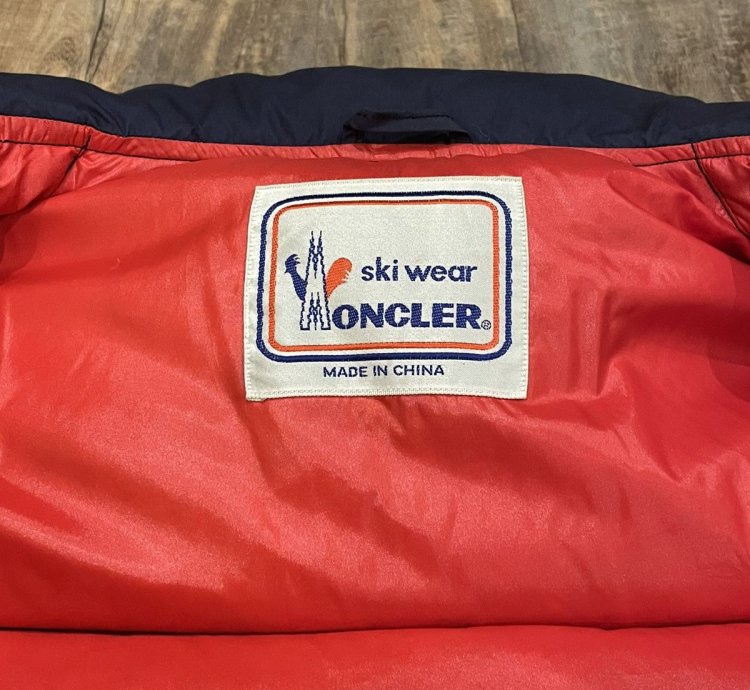 New Moncler Down Puffer Jacket Navy Embroidered Logo Vintage