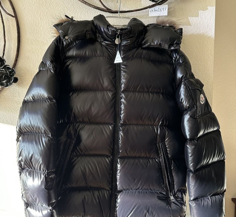 New Moncler Maya Fur Trim Jacket Size 4 detachable Hood