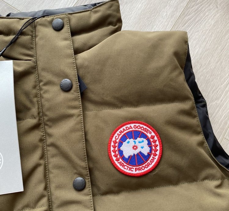 Rare Woman Canada Goose Freestyle Puffer Vest