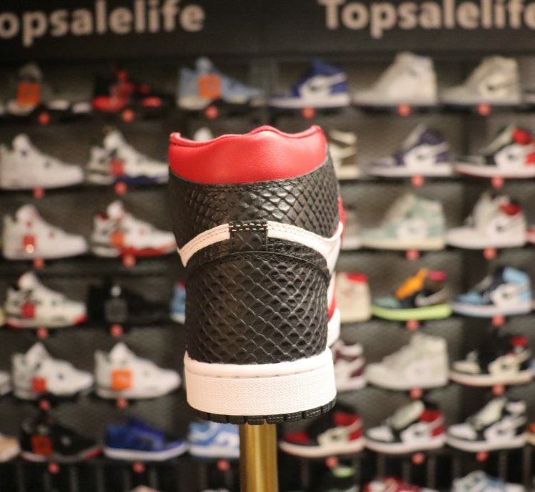 Air Jordan Retro High Og satin Red