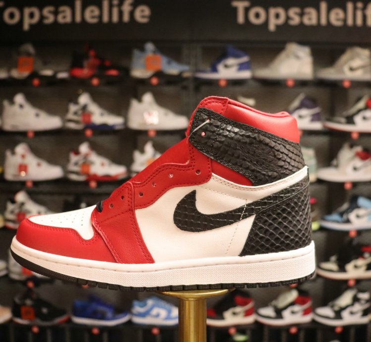Air Jordan Retro High Og satin Red