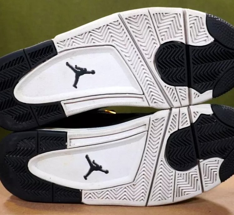 Jordan 4 Retro royalty