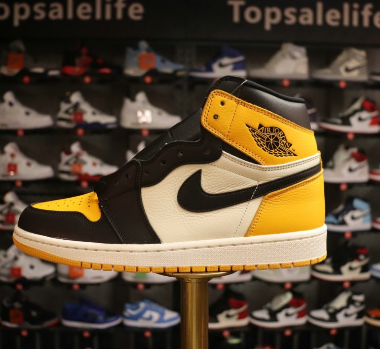 Air Jordan 1 Retro High Og yellow Toe