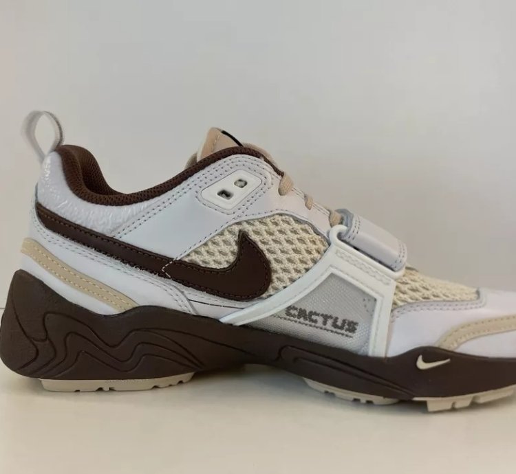 Nike X Travis Scott Zoom Field Jaxx Light Chocolate
