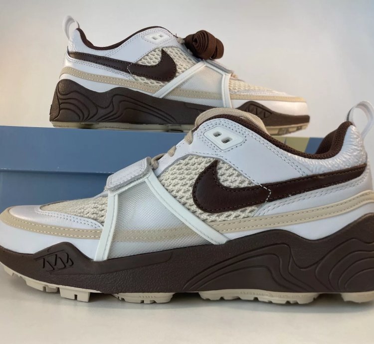 Nike X Travis Scott Zoom Field Jaxx Light Chocolate
