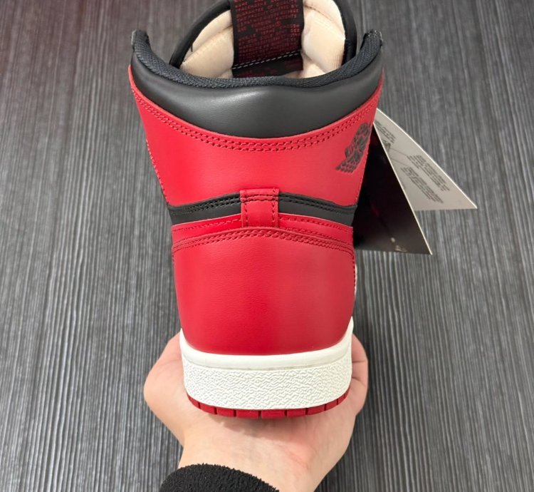 Air Jordan 1 High Retro 85 bred 2025