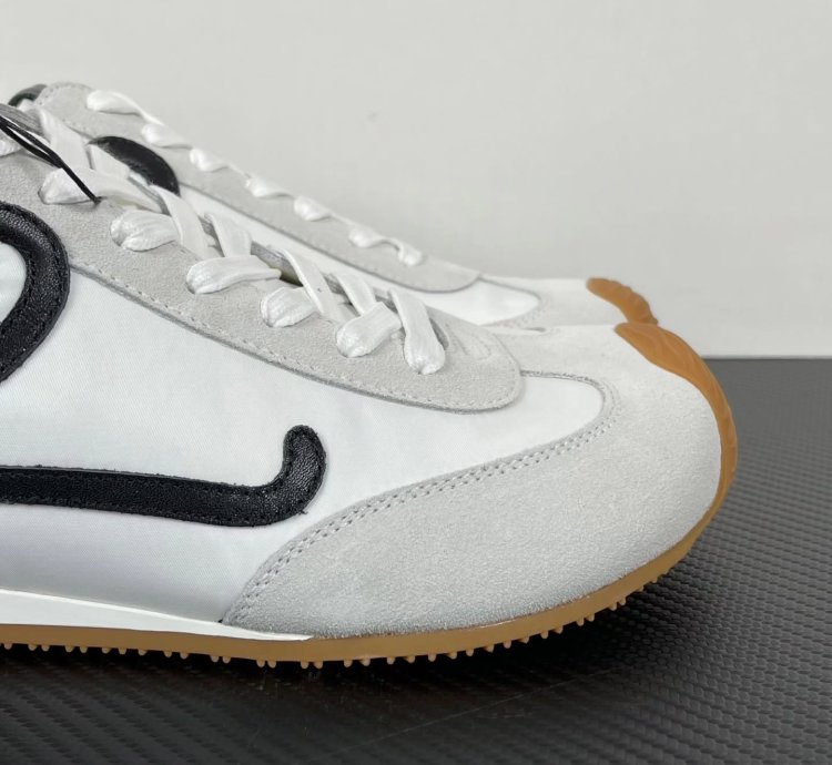 L0ewe Ballet Runner 20 Logo-applique Sneakers