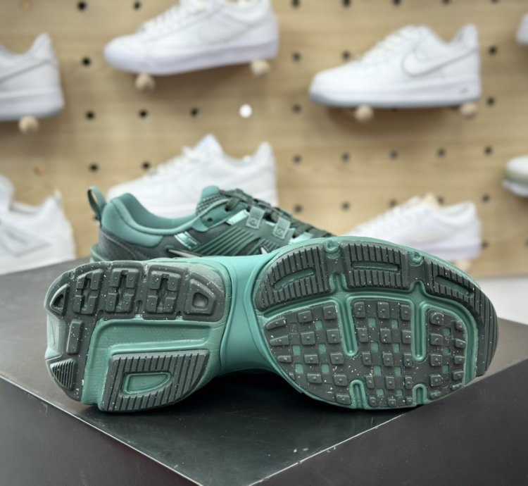 220 Nike Wmns V2k Runtekk Low White Red Blue Retro Trend Running Shoes Emerald G