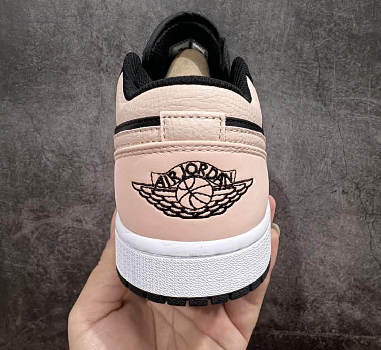 180 Air Jordan Aj1 Low Low-top Black And Pink Low-top 553558-034 -