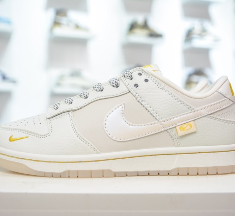 280 Nike Sb Dunk Low Beige Light Yellow Pearlescent Starry Sky Xb3802-347 -