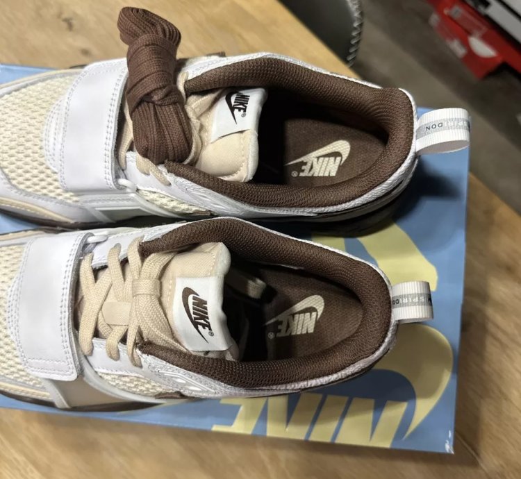 Nike Travis Scott X Zoom Field Jaxx Light Chocolate