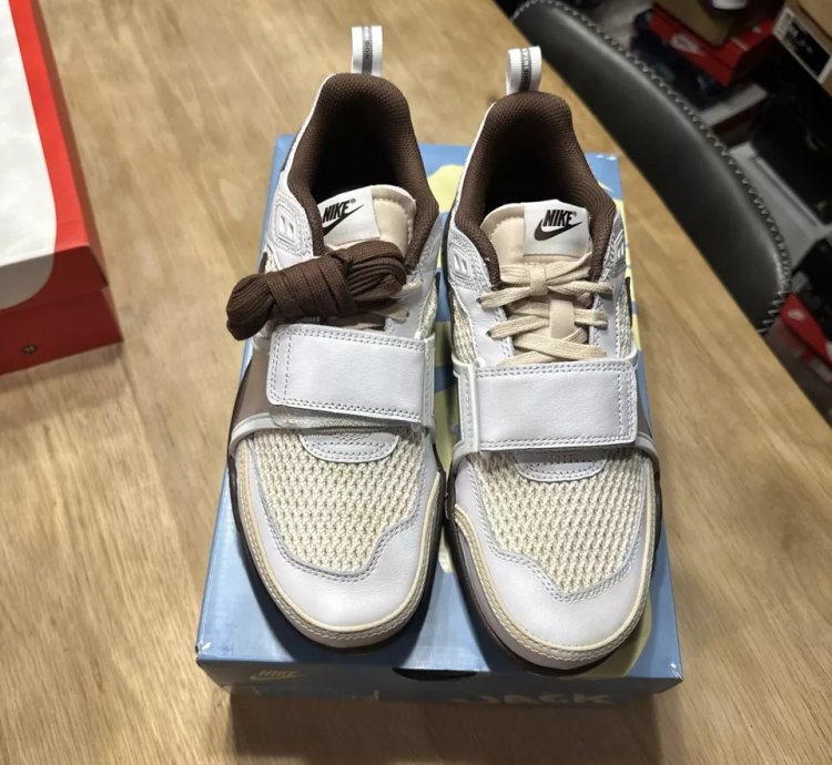 Nike Travis Scott X Zoom Field Jaxx Light Chocolate