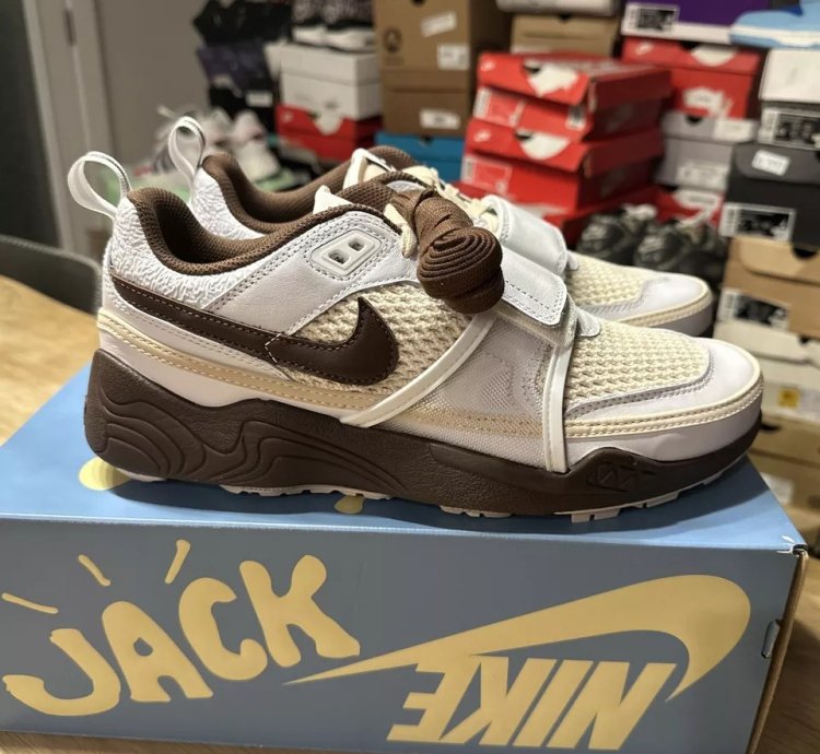 Nike Travis Scott X Zoom Field Jaxx Light Chocolate