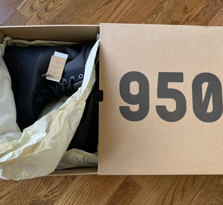 10 5 Yeezy 950 Boots Pirate Black Brand New