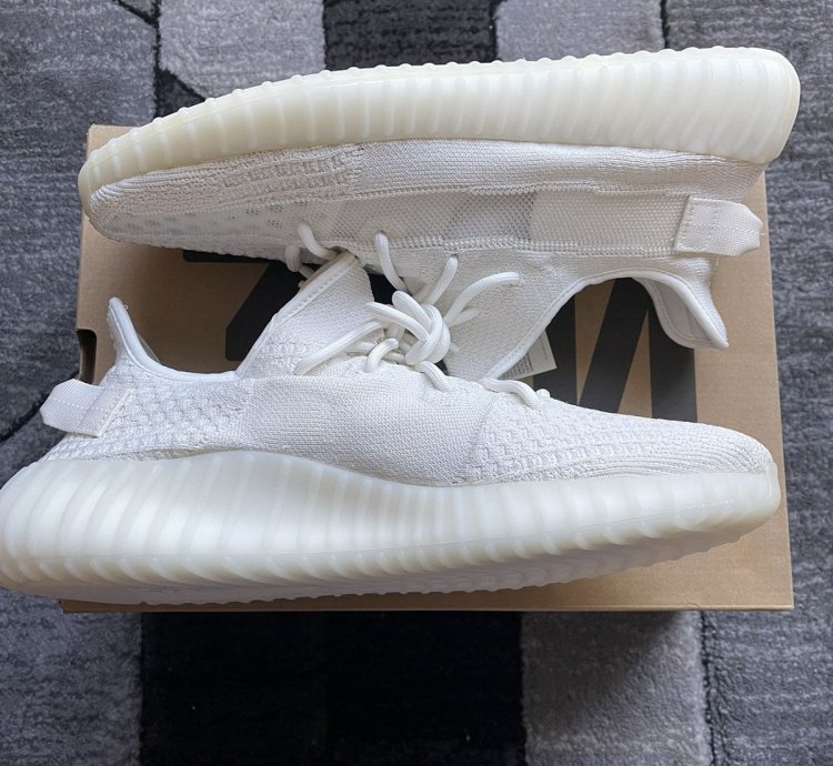2022 Adidas Yeezy Boost 350 V2 Bone Sz Us 12 5