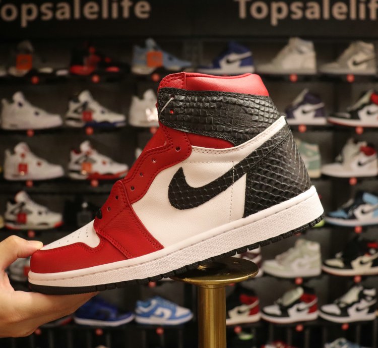 women Air Jordan 1 Retro High Og satin Red Cd0461-601