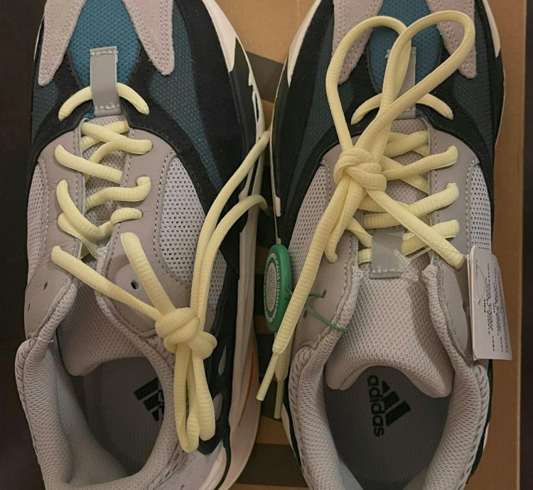 Adidas - Yeezy Boost 700 Wave Runner