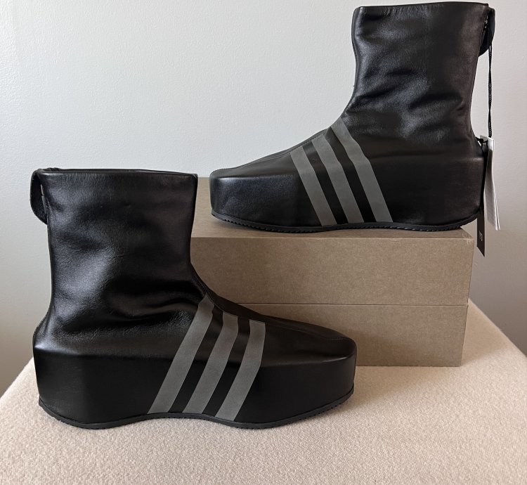 Adidas -3 Kyasu Overboot In Black Leather