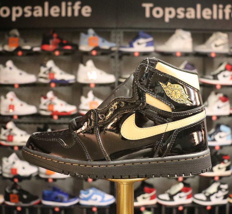 Air Jordan 1 Retro High Og black Metallic Gold 555088-032