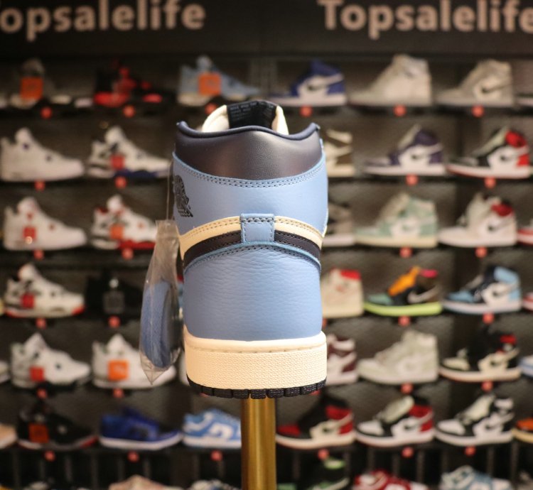 Air Jordan 1 Retro High Og obsidian 555088-140