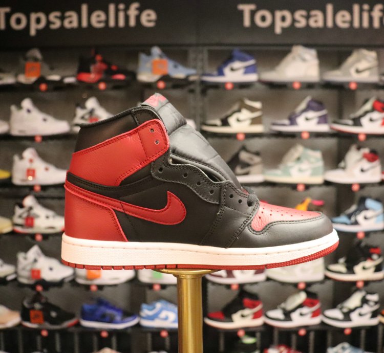 Air Jordan 1 Retro High Og banned 2016 also Worn By Rihanna 555088-001