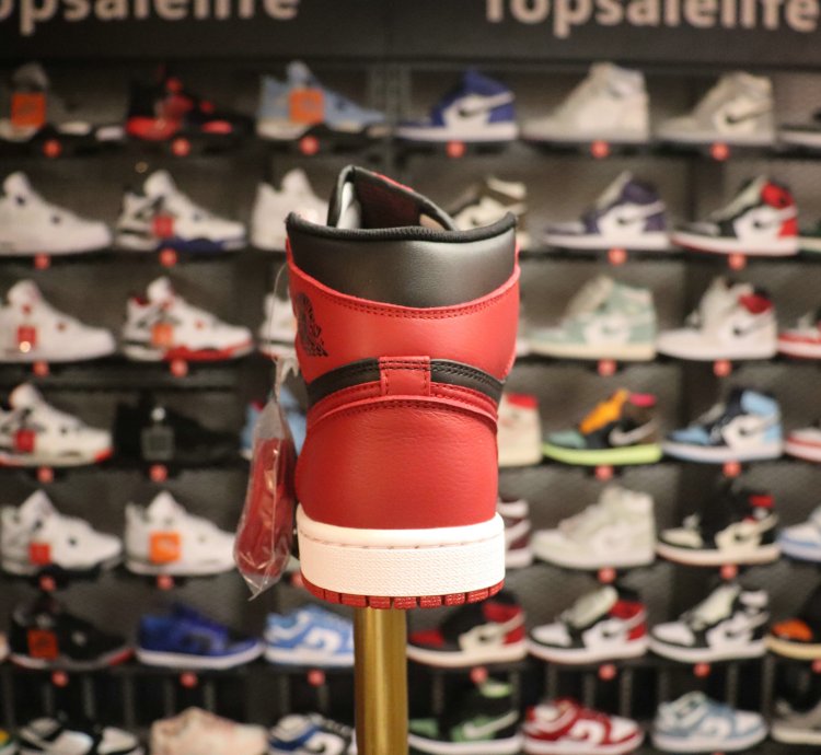 Air Jordan 1 Retro High Og banned 2016 also Worn By Rihanna 555088-001