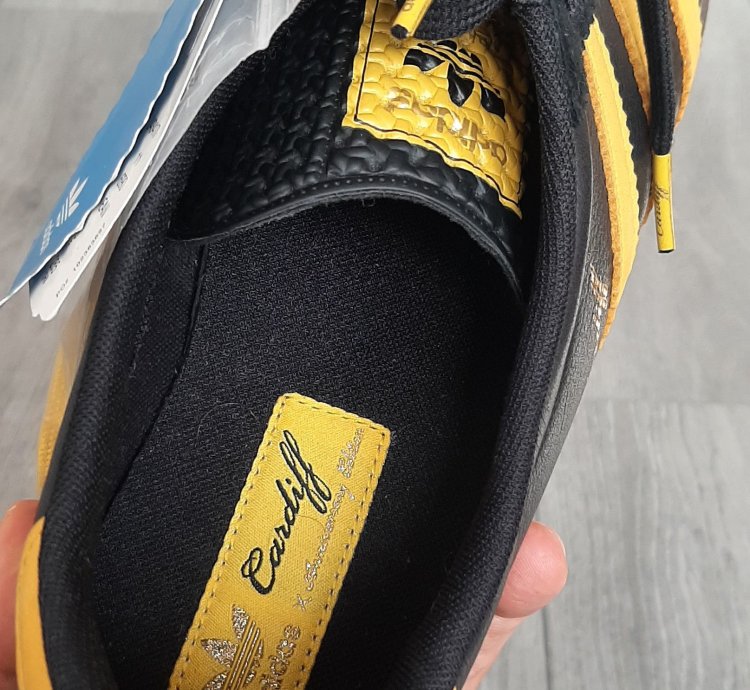 Adidas Cardiff 1 500