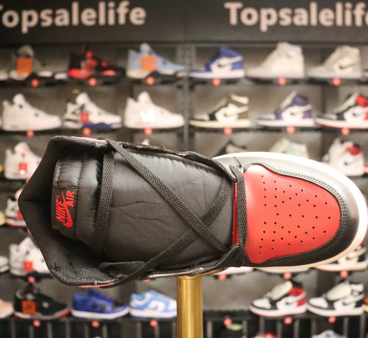 Air Jordan 1 Retro High Og bred Toe 555088-610