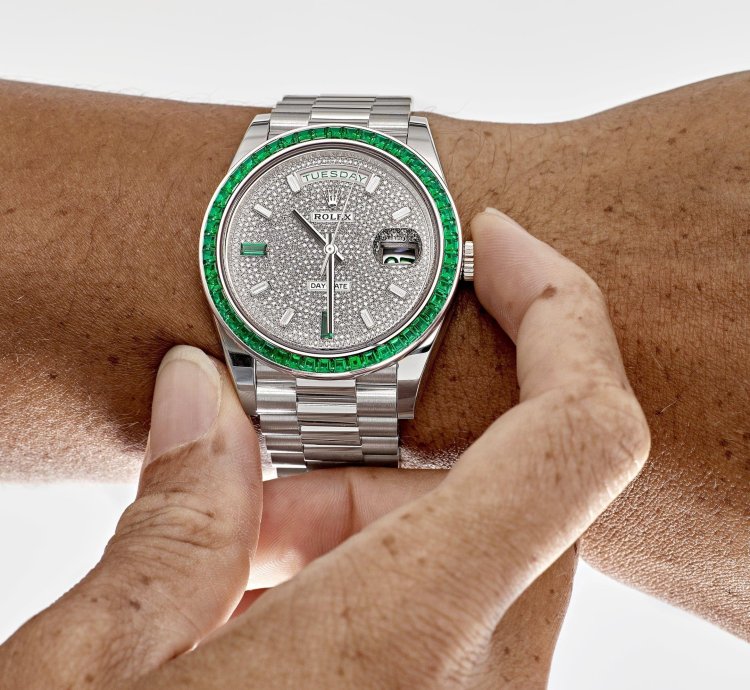 Rolex Day-date 40 228396tem Platinum Diamond Dial Emerald Bezel