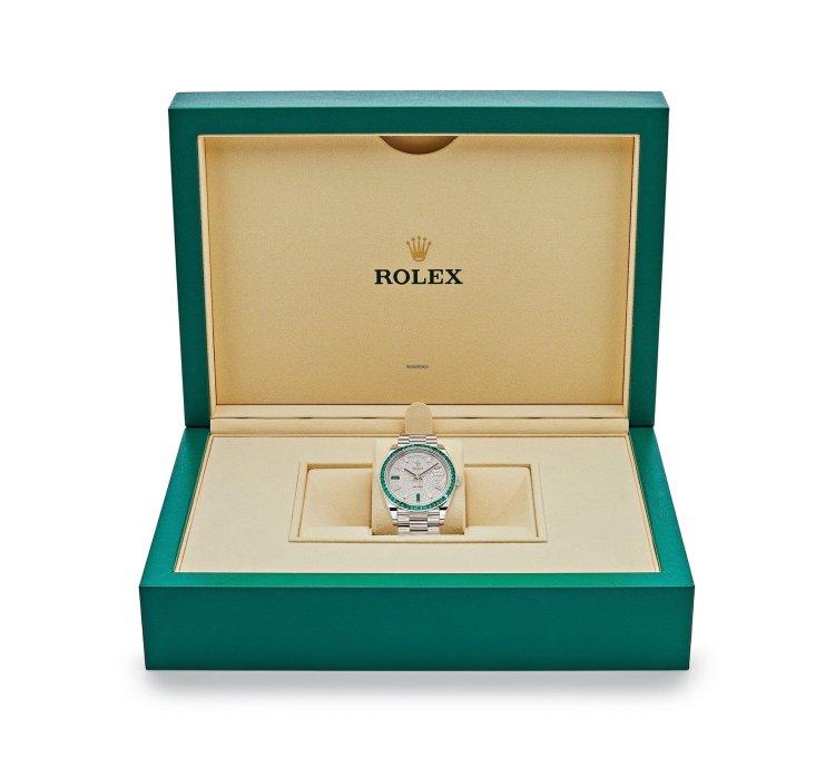 Rolex Day-date 40 228396tem Platinum Diamond Dial Emerald Bezel