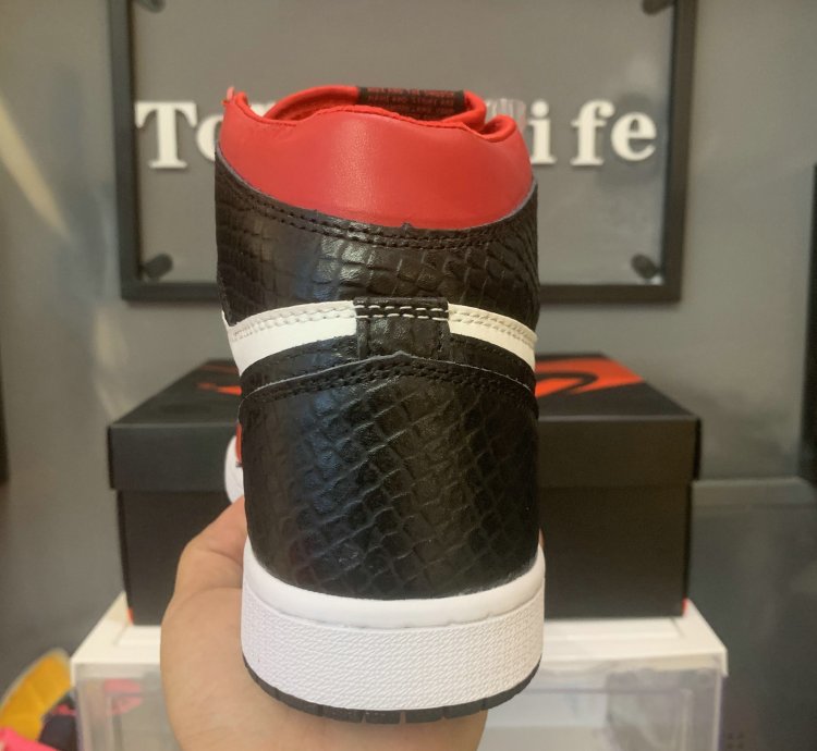 women Air Jordan 1 Retro High Og satin Red Cd0461-601