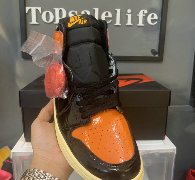 Air Jordan 1 Retro High Og shattered Backboard 30 555088-028