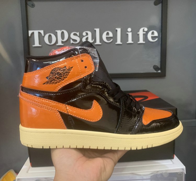 Air Jordan 1 Retro High Og shattered Backboard 30 555088-028