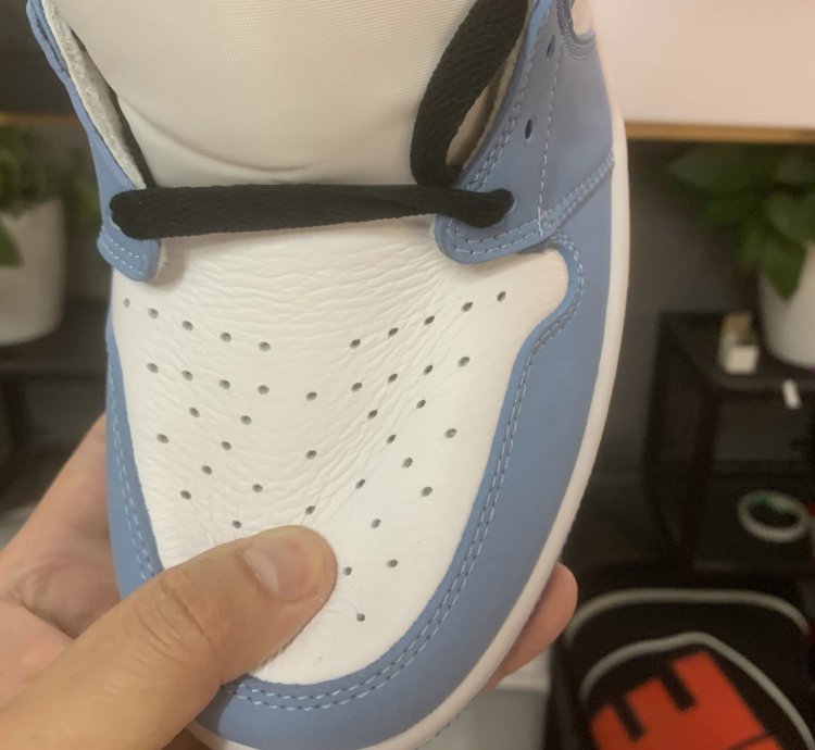 Jordan 1 Retro High Og University Blue 555088-134