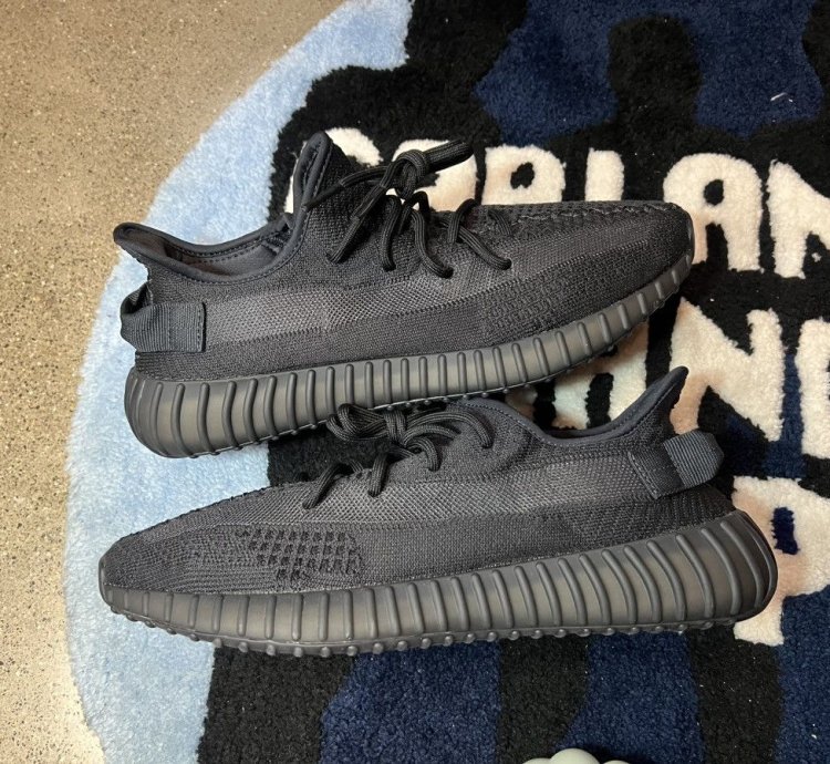 Adidas Yeezy 350 V2 Onyx