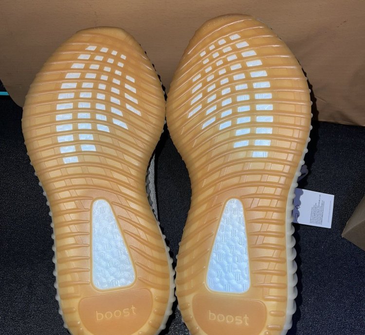 Adidas Yeezy 350 V2 Sesame