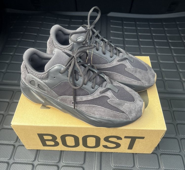 Adidas Yeezy 700 Utility Black Men - Fv5304