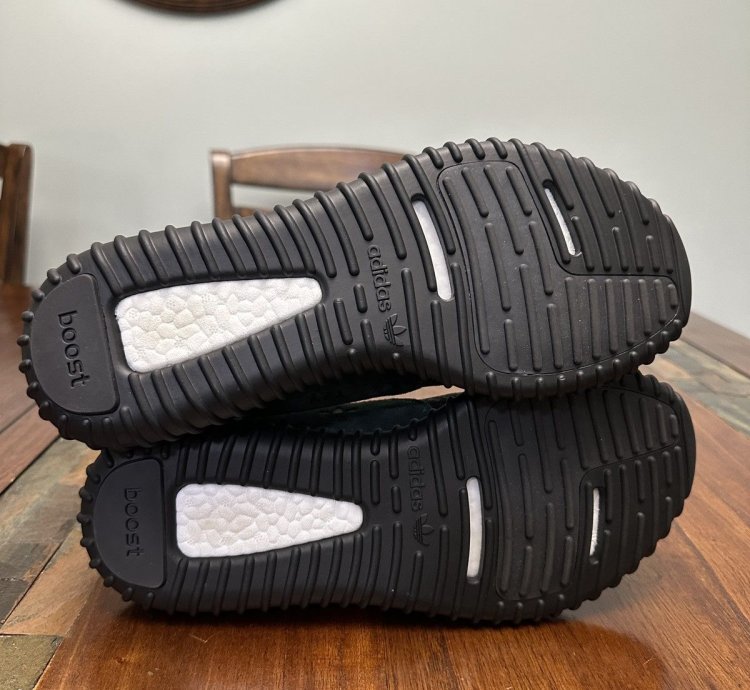 Adidas Yeezy Boost 350 Pirate Black 2023 Bb5350 Size 10 5