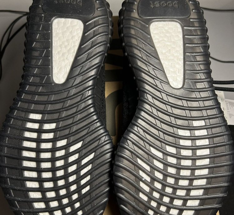 Adidas Yeezy Boost 350 V2 Core Black