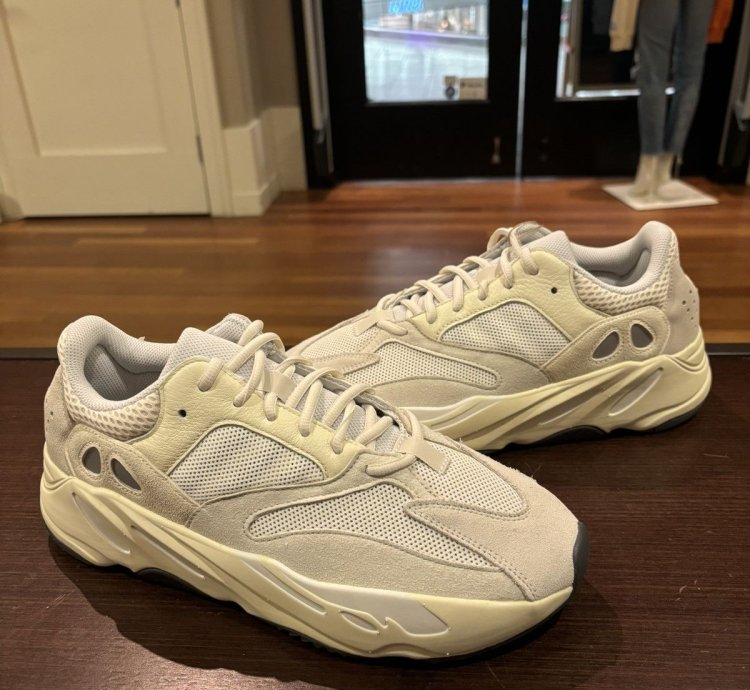 Adidas Yeezy Boost 700 Analog