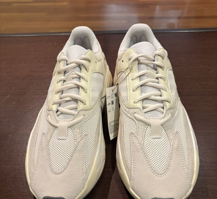 Adidas Yeezy Boost 700 Analog