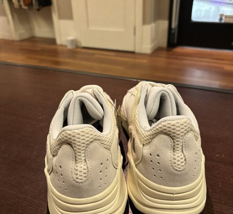Adidas Yeezy Boost 700 Analog