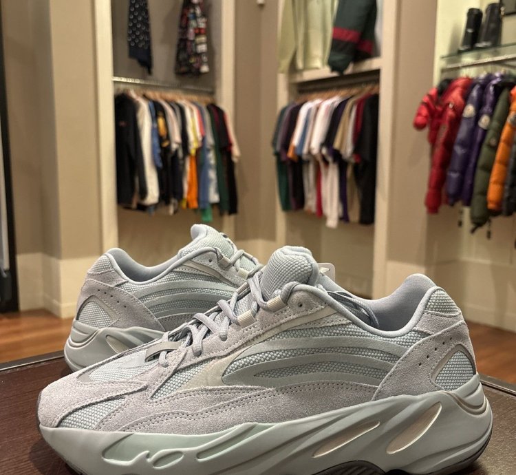 Adidas Yeezy Boost 700 V2
