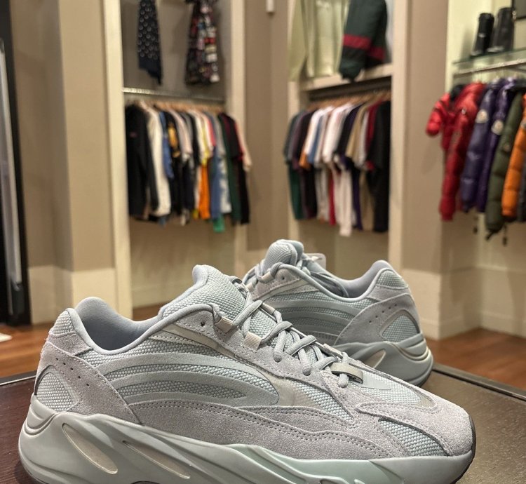 Adidas Yeezy Boost 700 V2