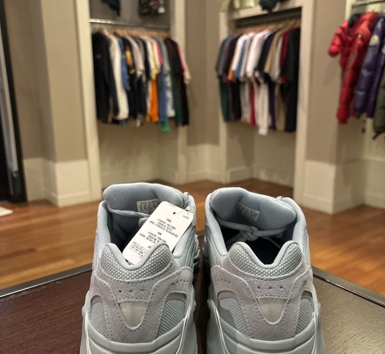 Adidas Yeezy Boost 700 V2
