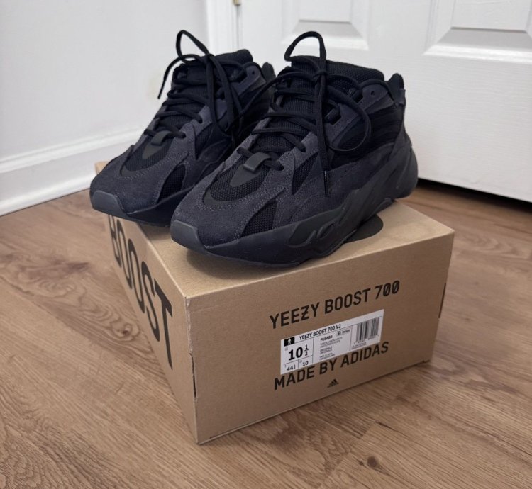 Adidas Yeezy Boost 700 V2 Vanta